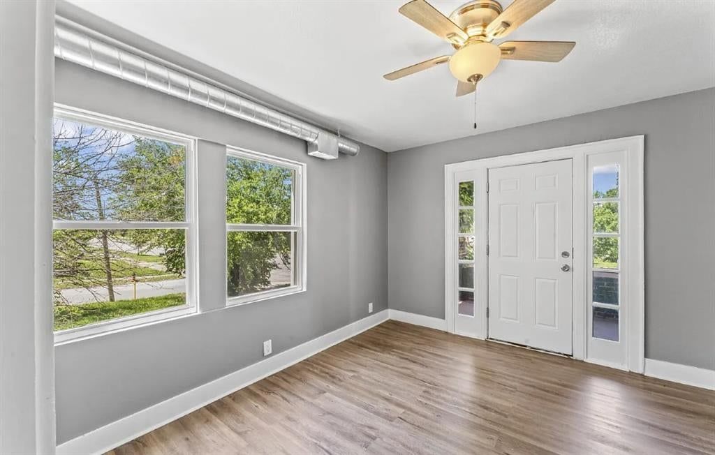 4105 E Linwood Boulevard — photo 3