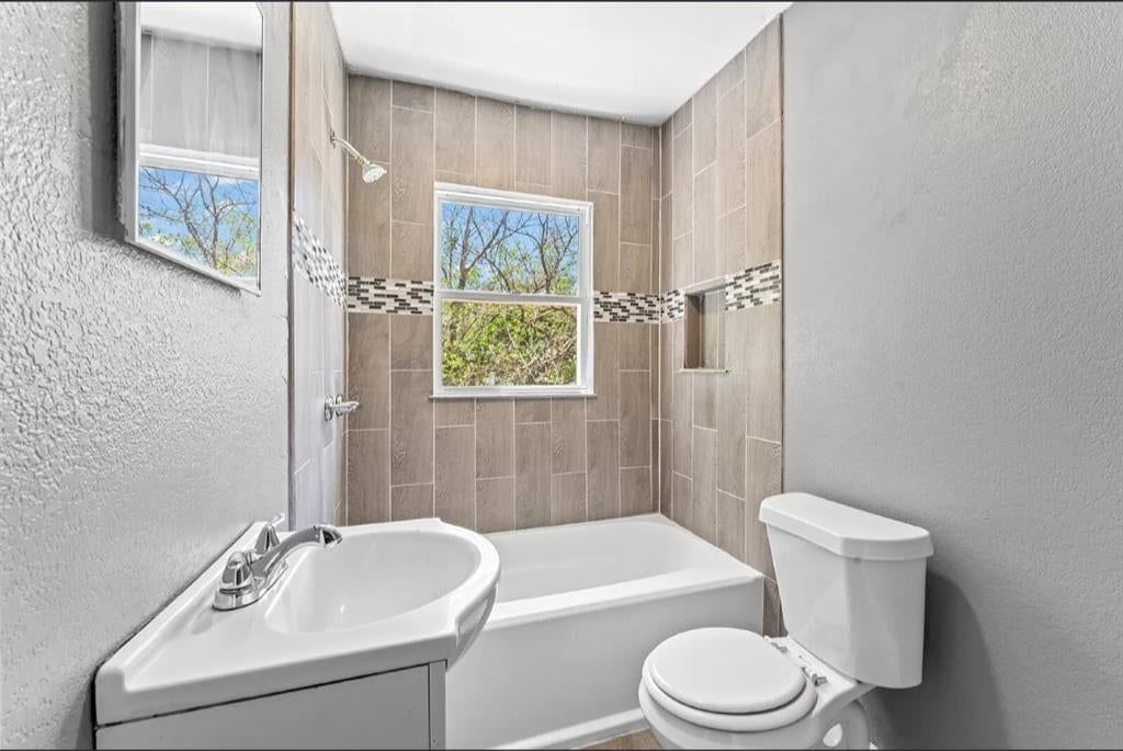 4105 E Linwood Boulevard — photo 4