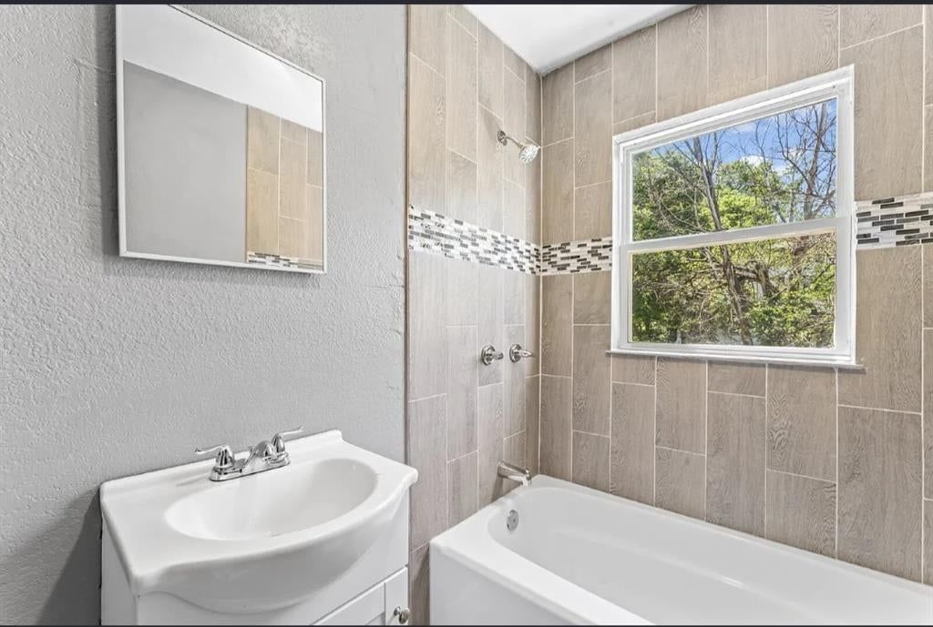 4105 E Linwood Boulevard — photo 5