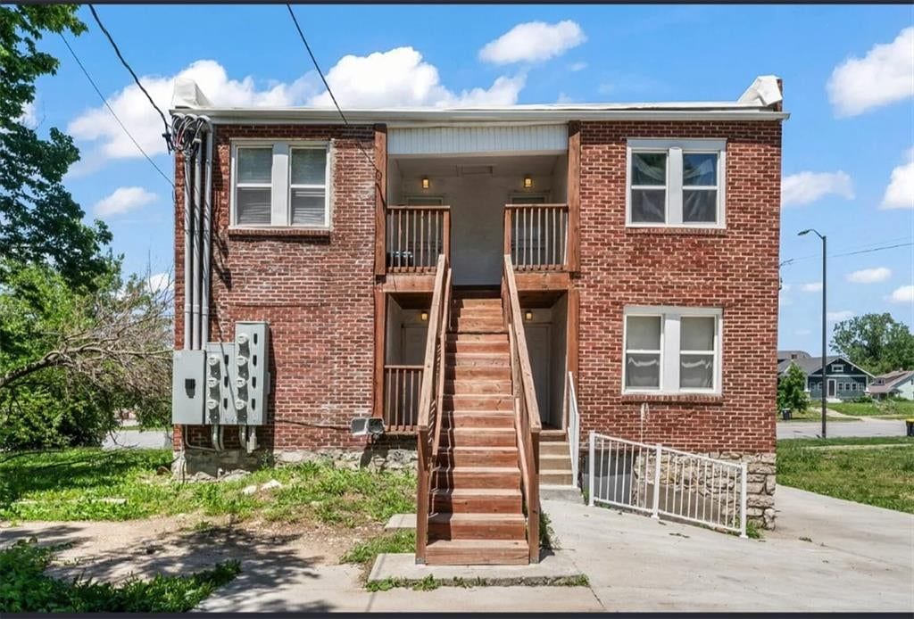 4105 E Linwood Boulevard — photo 17