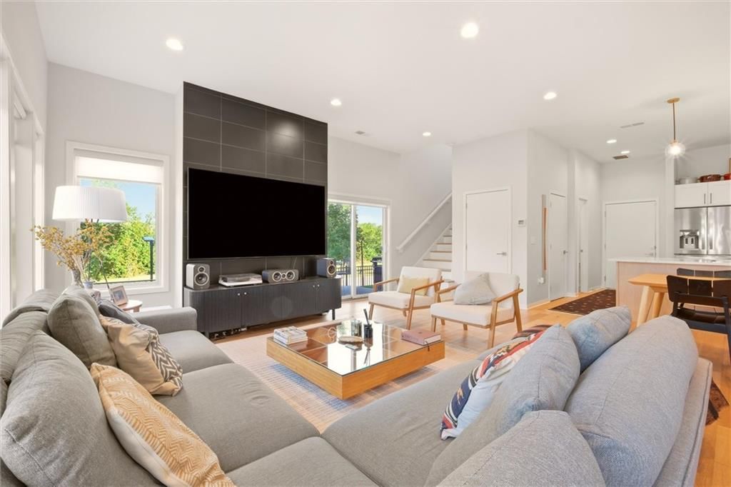 2238 Lydia Avenue — photo 4