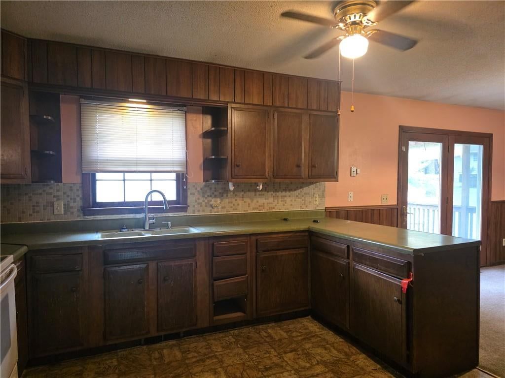 207 E 10th Street — photo 13