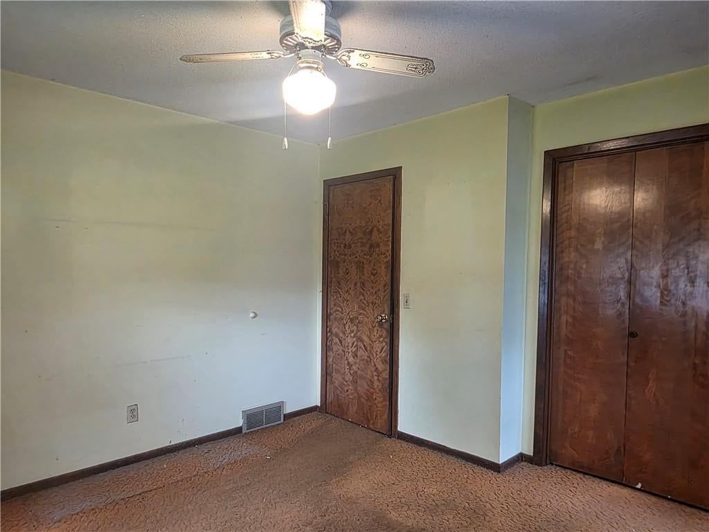 207 E 10th Street — photo 15