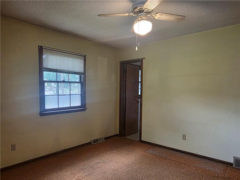 207 E 10th Street — photo 16