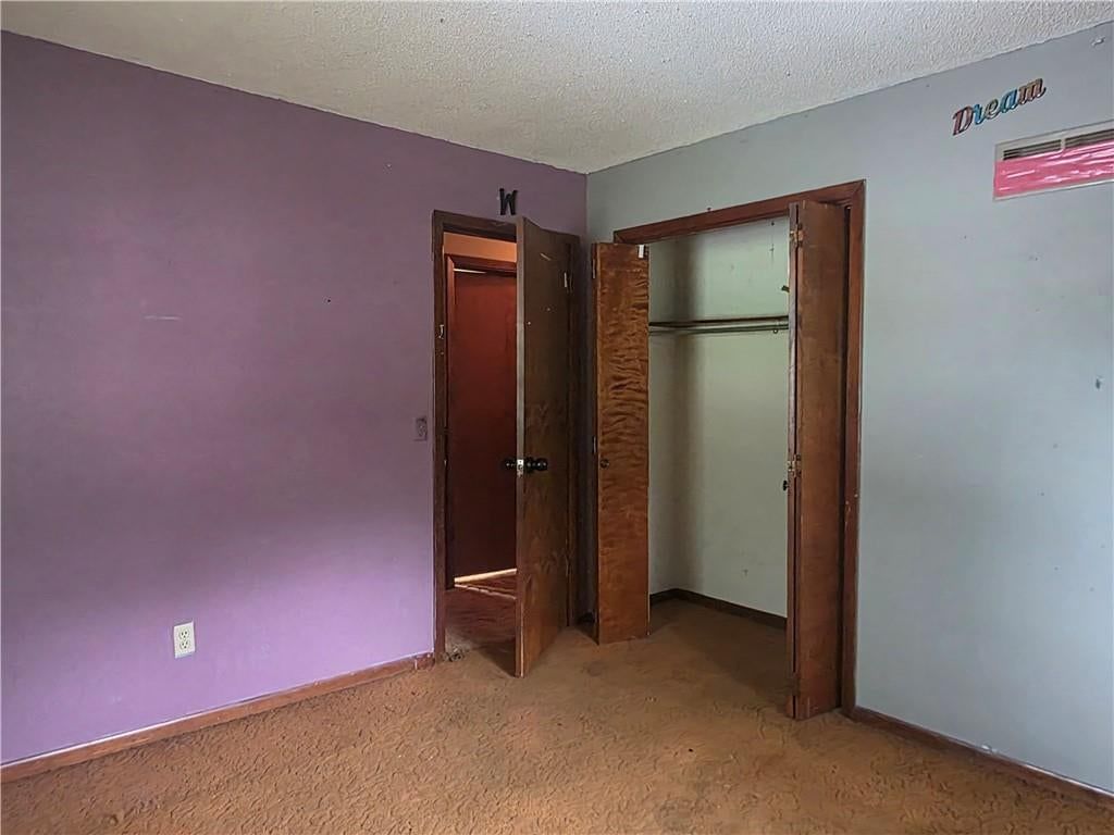 207 E 10th Street — photo 19