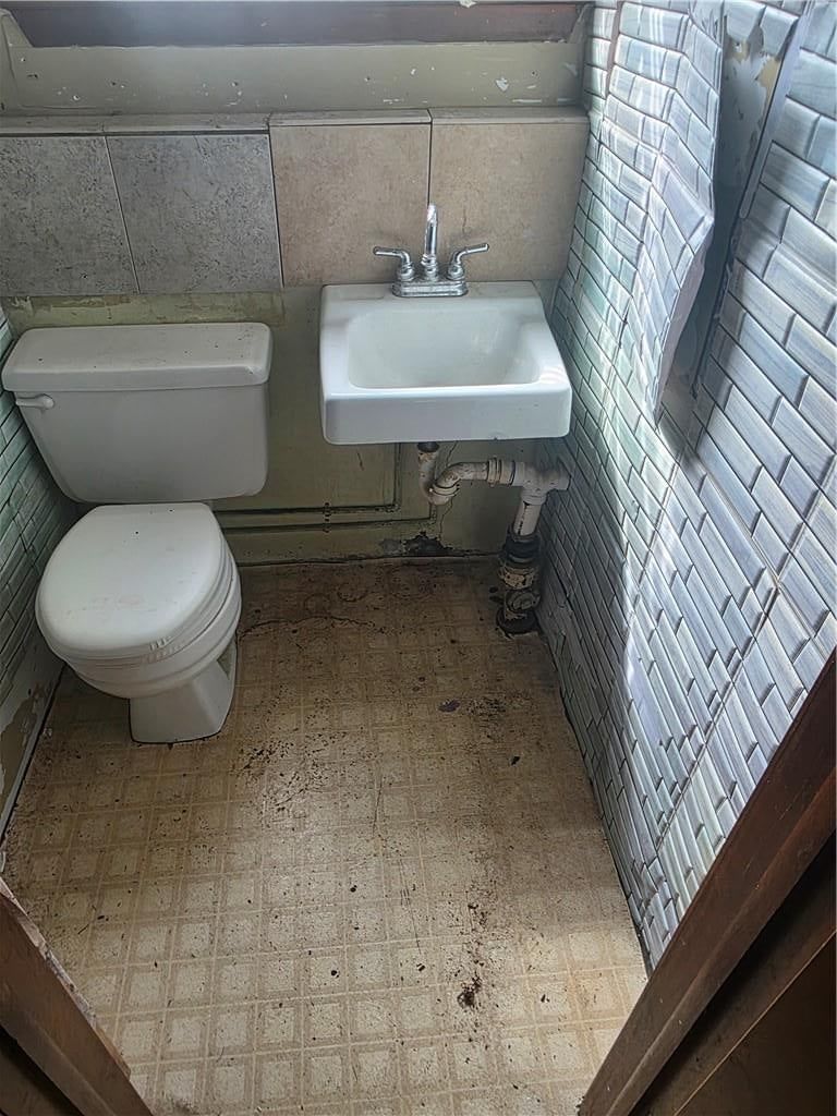 207 E 10th Street — photo 27