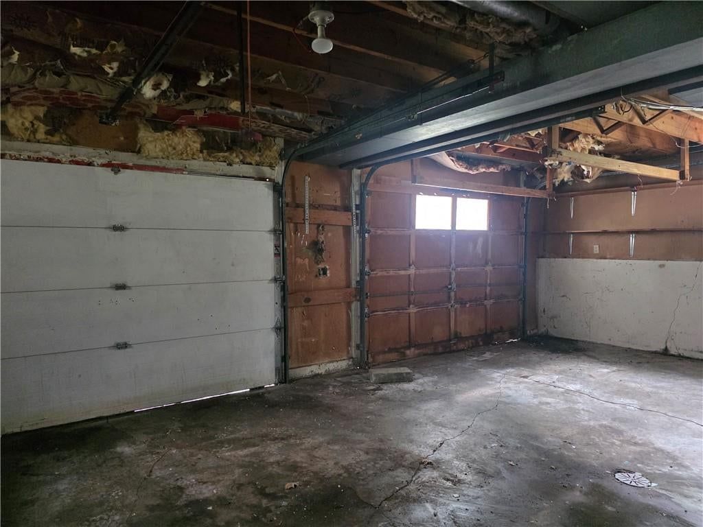 207 E 10th Street — photo 28