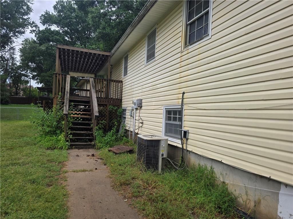 207 E 10th Street — photo 30