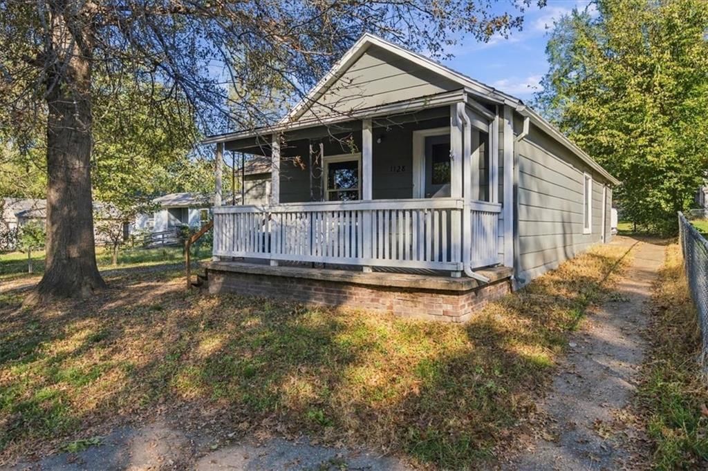 1128 Pottawatomie Street, Leavenworth, KS: listing photo 3