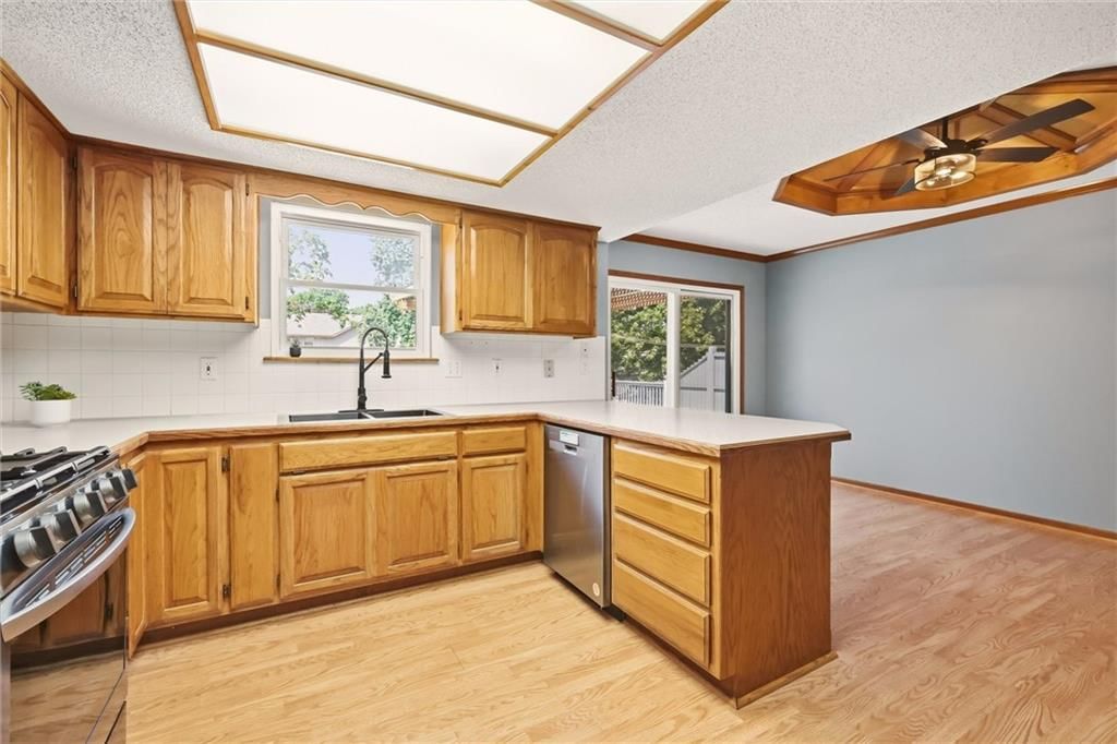 408 Huntington Court — photo 10