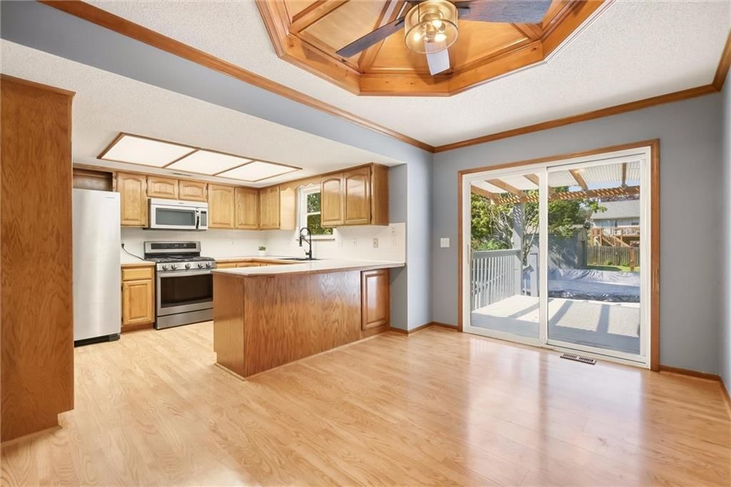 408 Huntington Court — photo 13