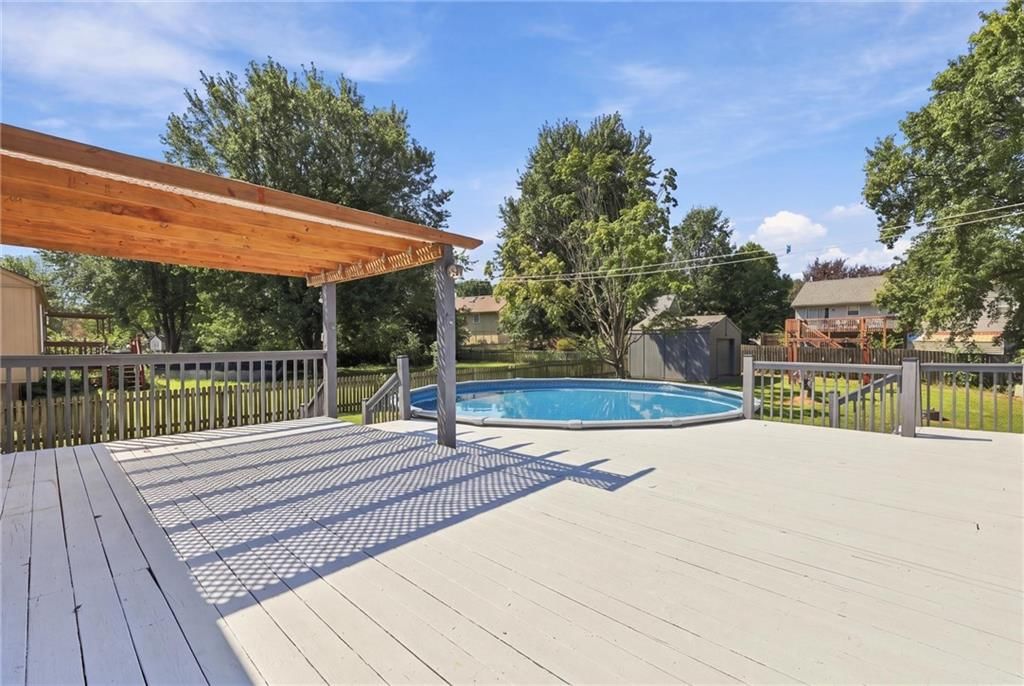 408 Huntington Court — photo 15