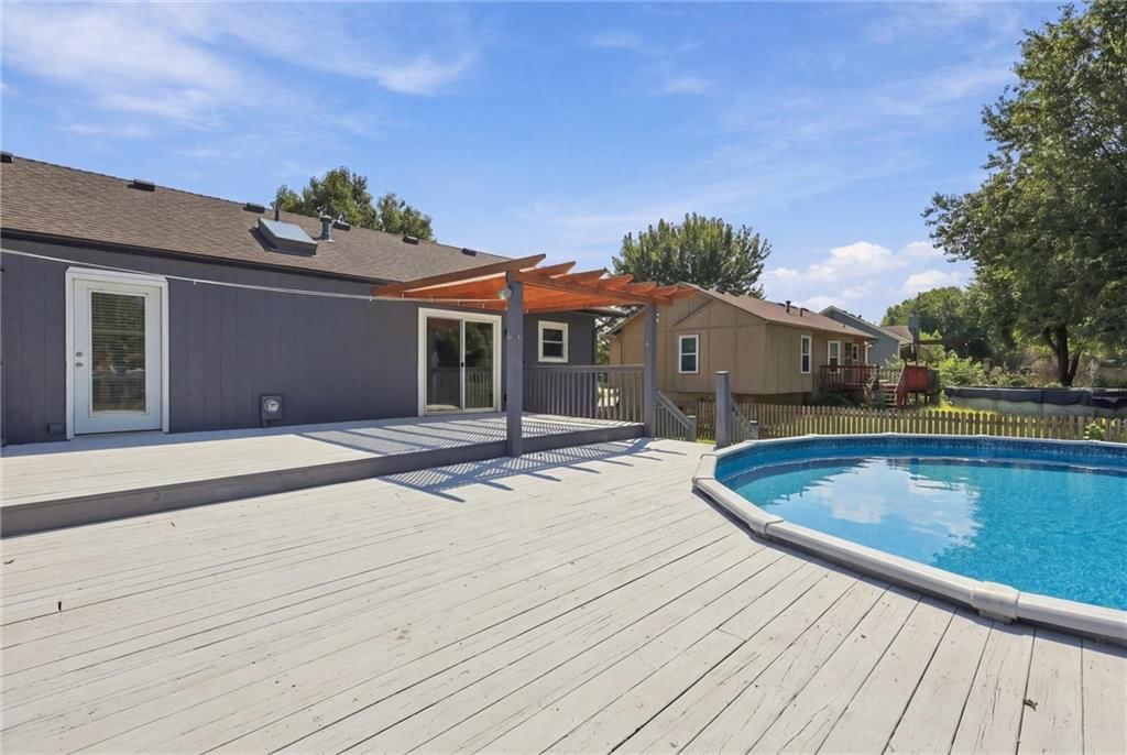 408 Huntington Court — photo 16