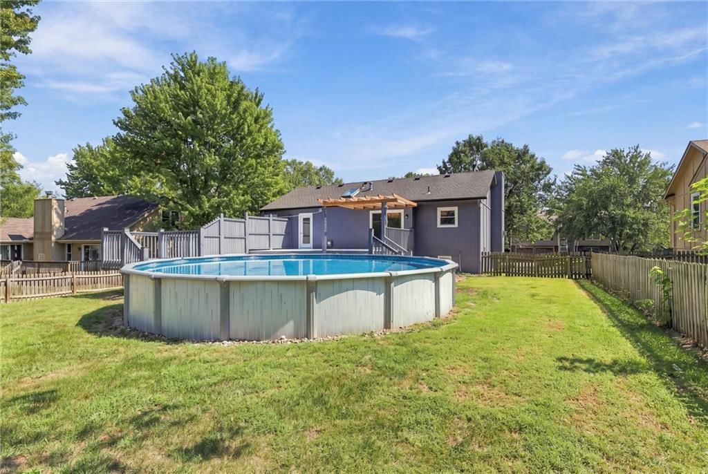 408 Huntington Court — photo 18