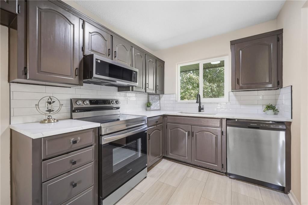 8248 Armstrong Avenue — photo 10