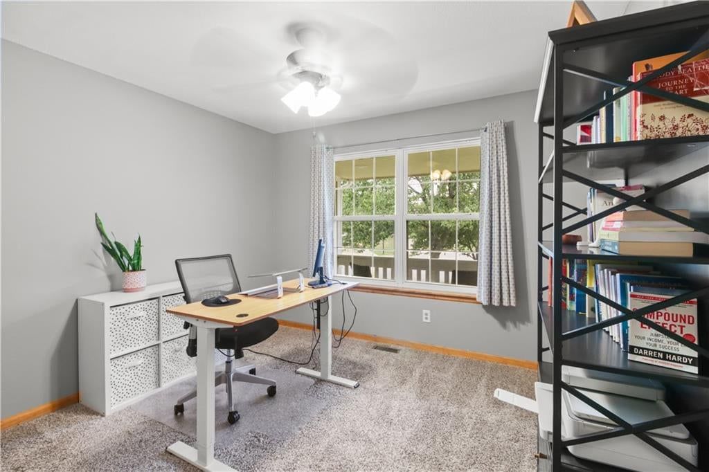 Photo 14 of 31 - 1715 Overbrook Lane, Raymore, MO 64083
