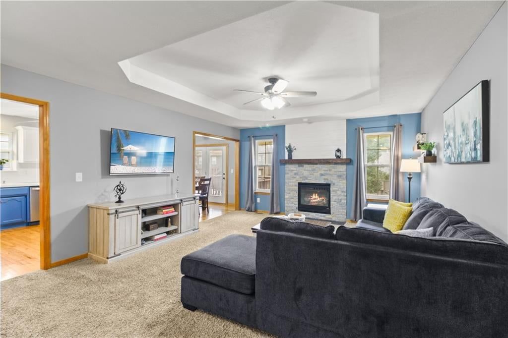 Photo 6 of 31 - 1715 Overbrook Lane, Raymore, MO 64083