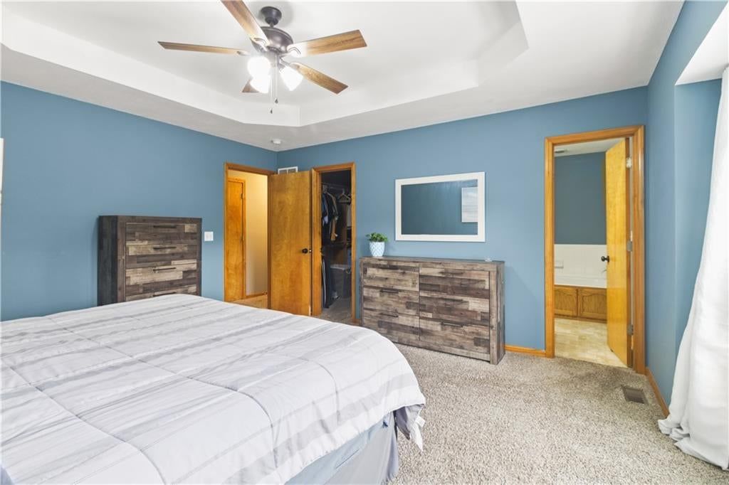 Photo 16 of 31 - 1715 Overbrook Lane, Raymore, MO 64083