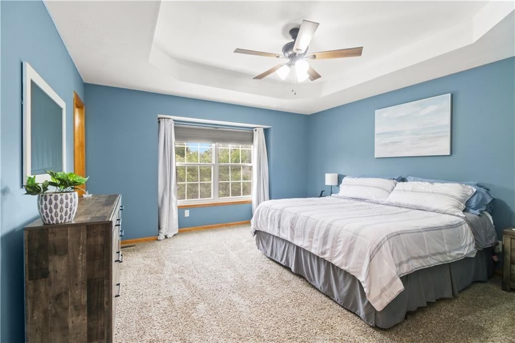 Photo 17 of 31 - 1715 Overbrook Lane, Raymore, MO 64083