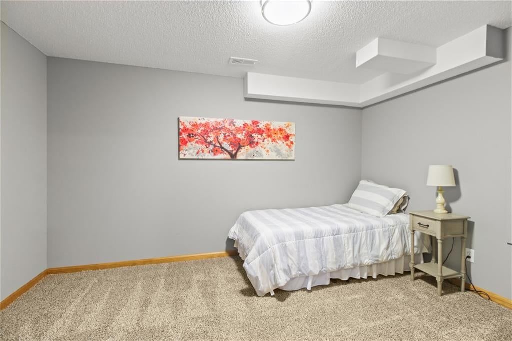 Photo 25 of 31 - 1715 Overbrook Lane, Raymore, MO 64083