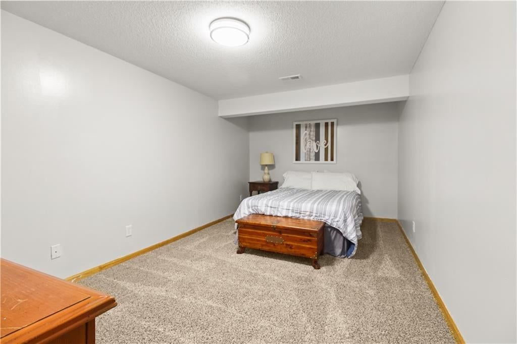 Photo 26 of 31 - 1715 Overbrook Lane, Raymore, MO 64083