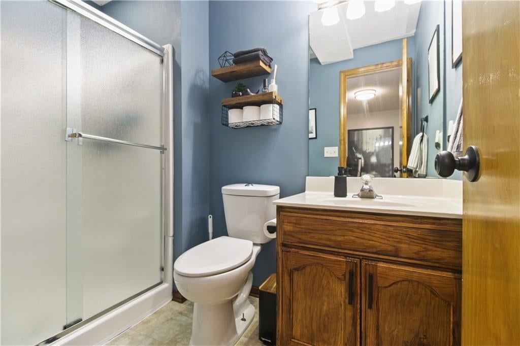 Photo 27 of 31 - 1715 Overbrook Lane, Raymore, MO 64083