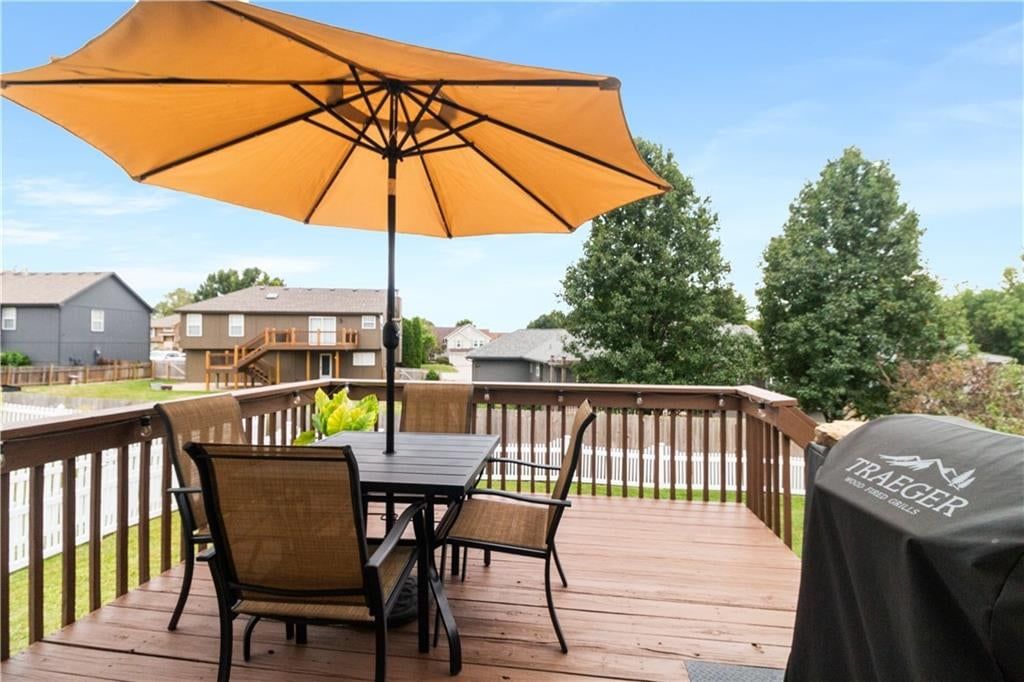 Photo 29 of 31 - 1715 Overbrook Lane, Raymore, MO 64083