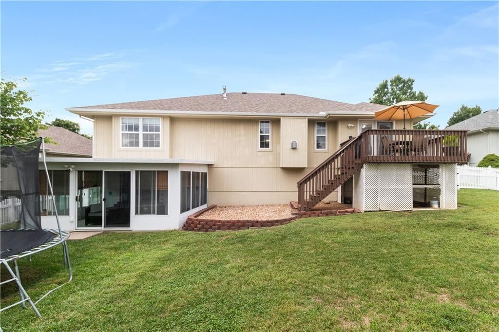 Photo 30 of 31 - 1715 Overbrook Lane, Raymore, MO 64083
