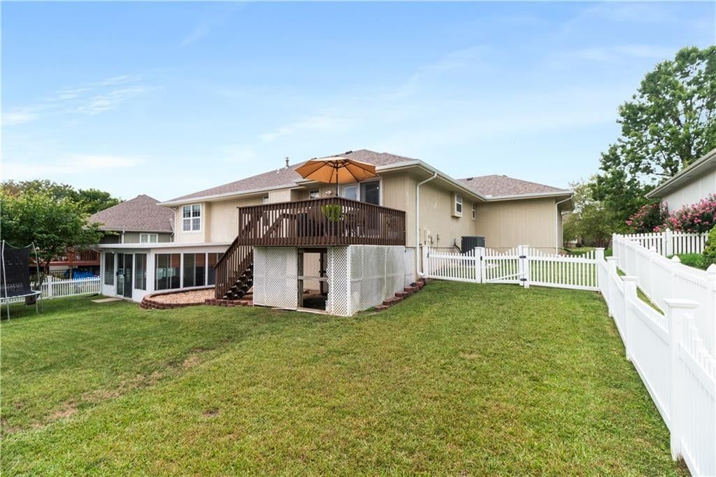 Photo 31 of 31 - 1715 Overbrook Lane, Raymore, MO 64083