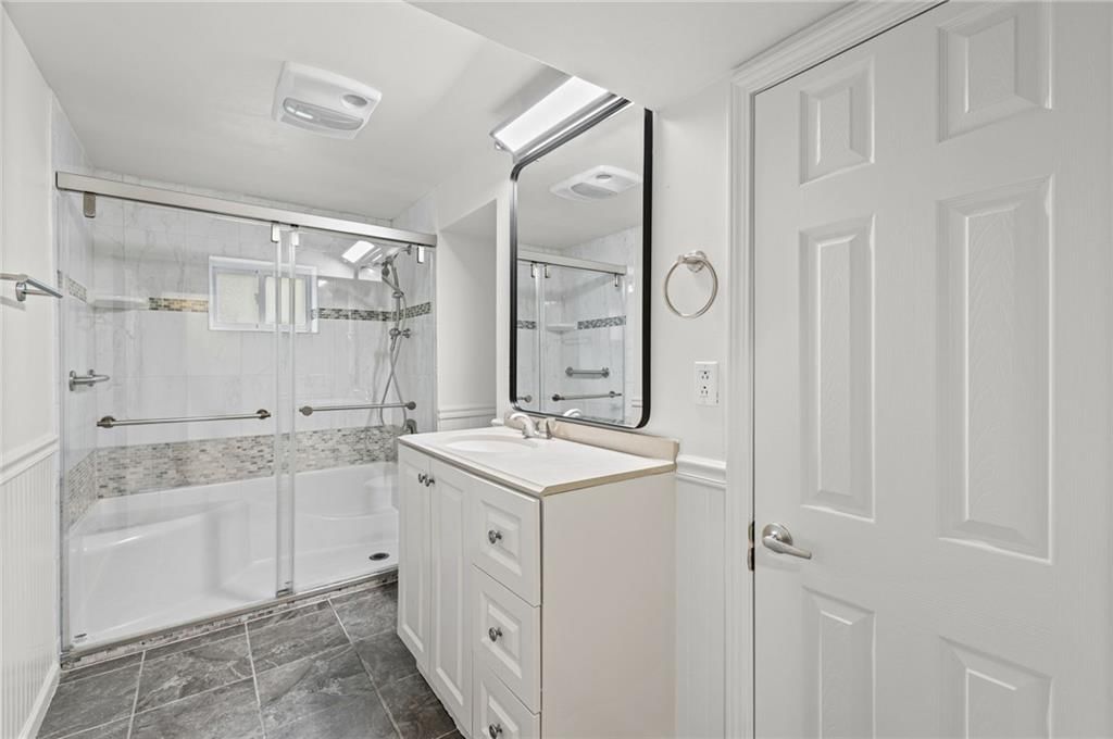 221 Wilshire Boulevard — photo 18