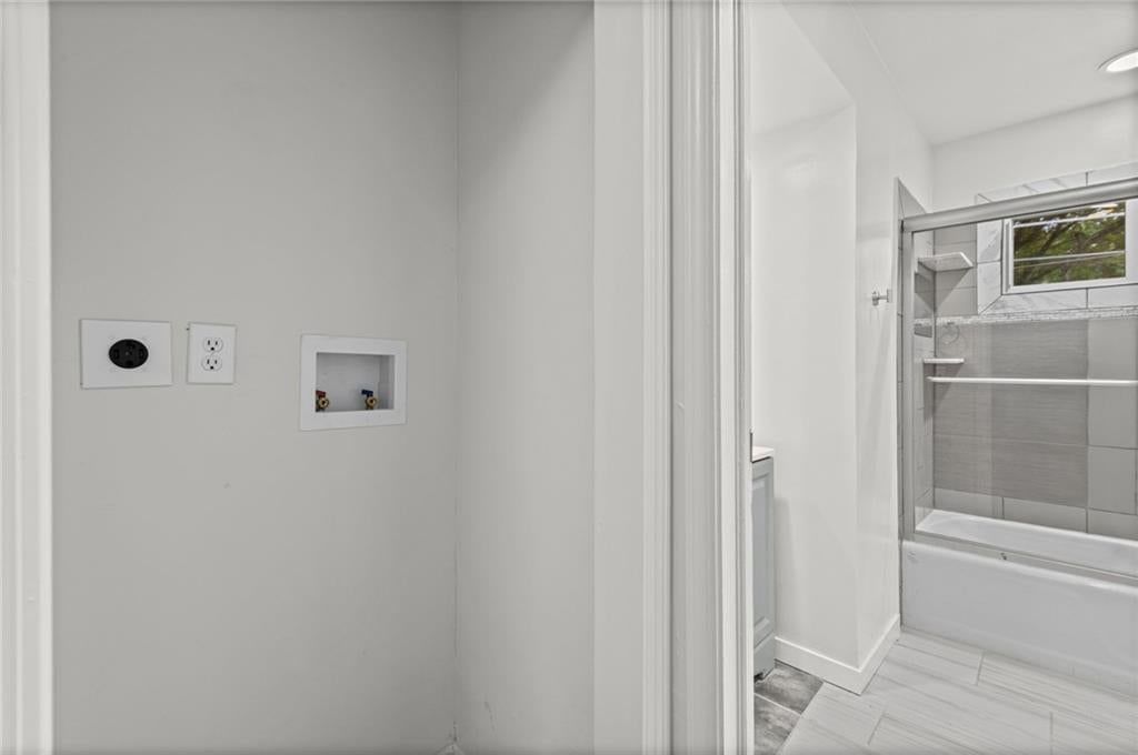 221 Wilshire Boulevard — photo 25