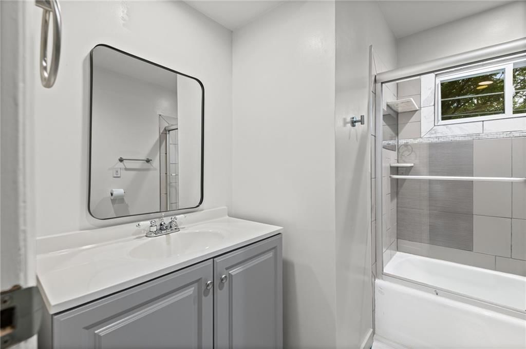 221 Wilshire Boulevard — photo 26