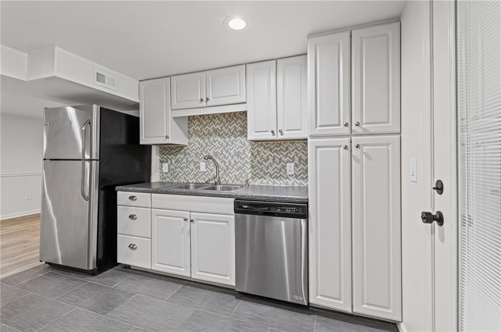 221 Wilshire Boulevard — photo 30