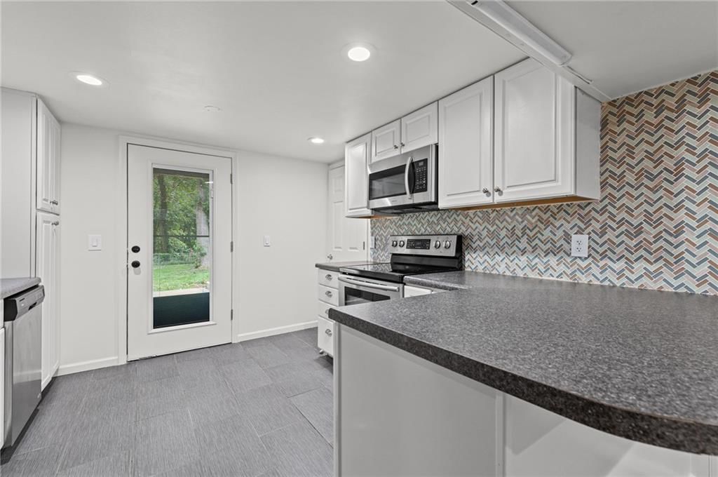 221 Wilshire Boulevard — photo 31