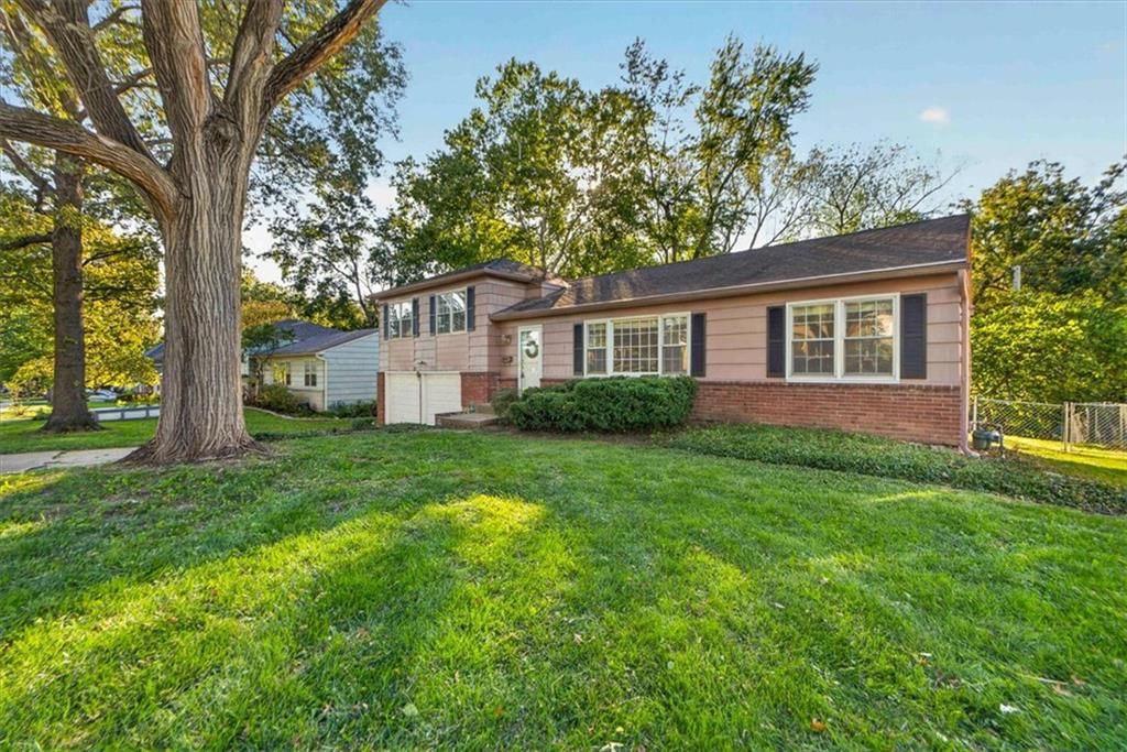 10130 Horton Street, Overland Park, KS: listing photo 2
