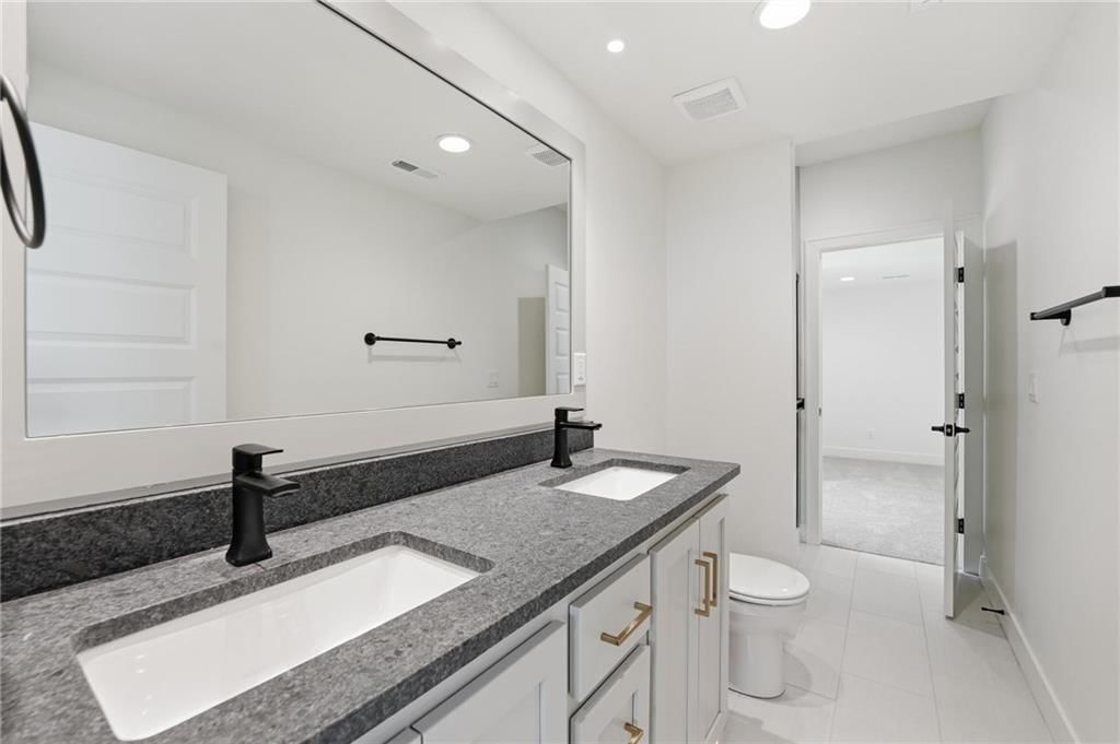 Photo 36 of 50 - 1304 Larkspur Place, Raymore, MO 64083