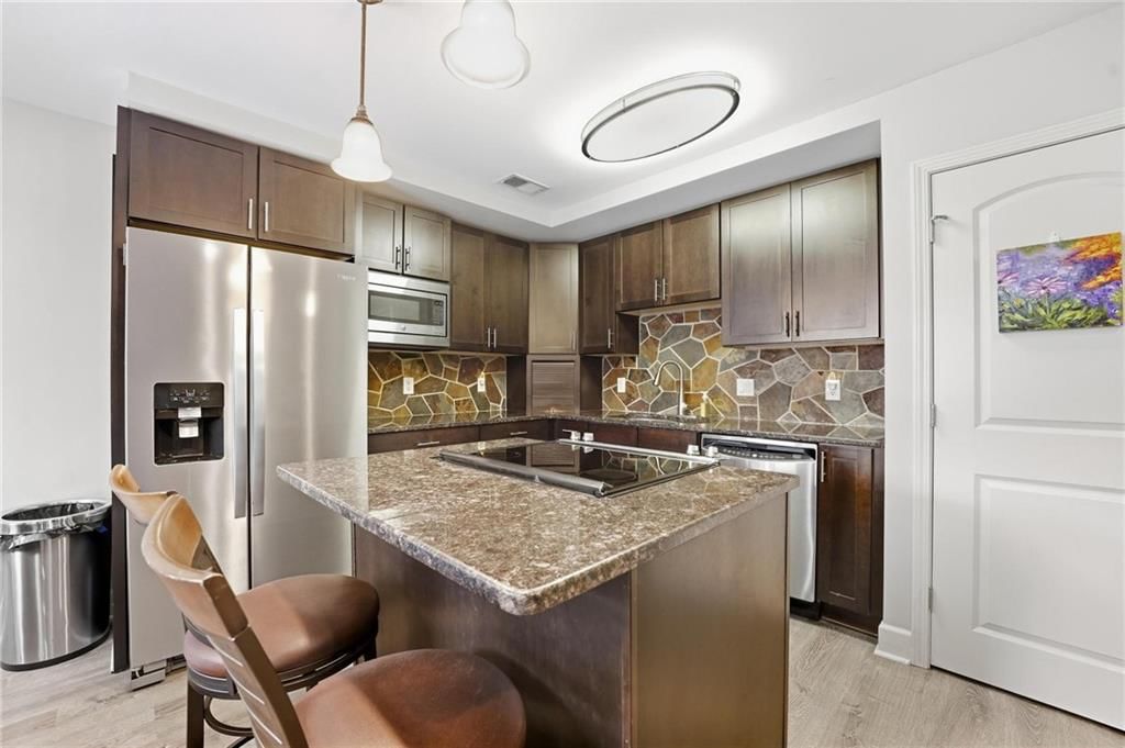 506 W 10th Street — photo 6