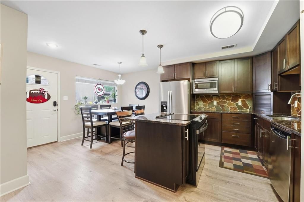 506 W 10th Street — photo 11