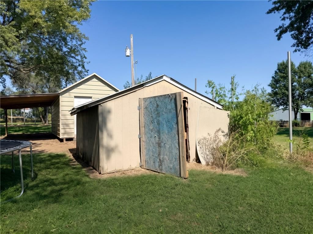 1058 LIV 243 — photo 15