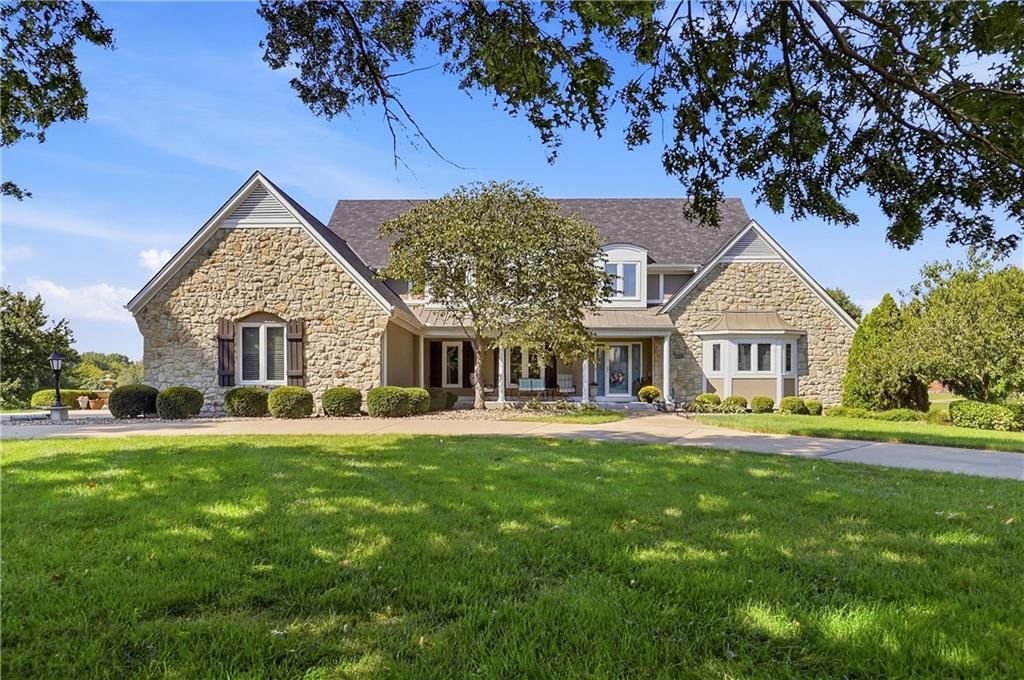 15592 S Greenwood Street, Olathe, KS: listing photo 2