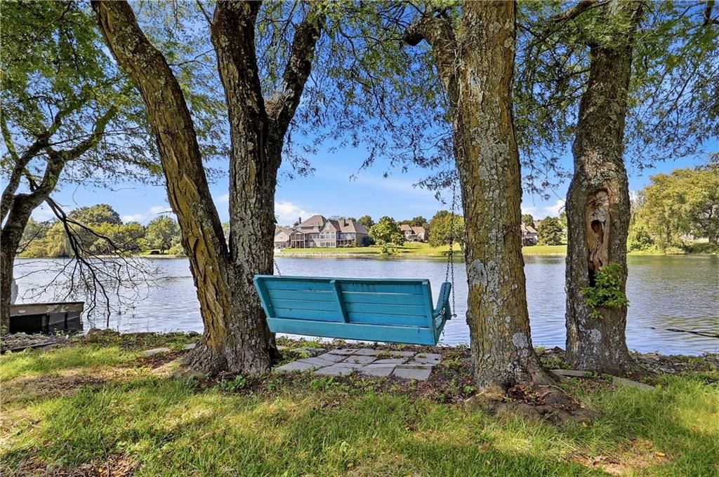 Photo 11 of 51 - 15592 S Greenwood Street, Olathe, KS 66062