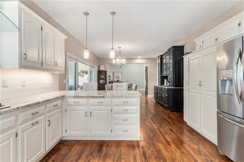 Photo 27 of 51 - 15592 S Greenwood Street, Olathe, KS 66062