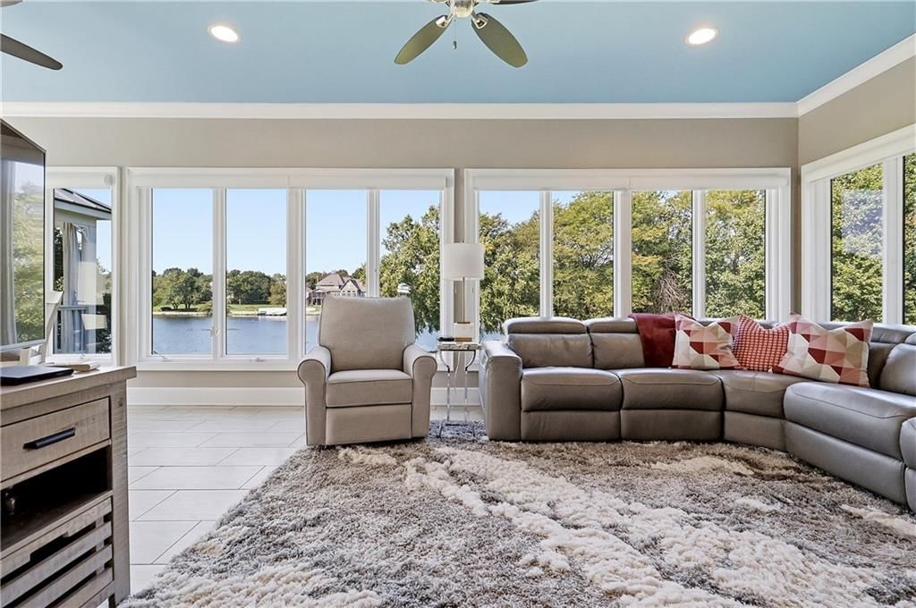 Sunroom at 15592 S Greenwood Street, Olathe, KS 66062