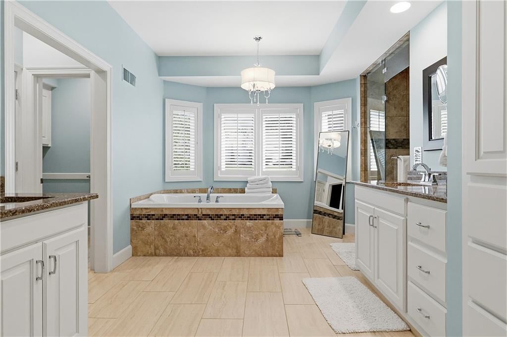 Photo 35 of 51 - 15592 S Greenwood Street, Olathe, KS 66062
