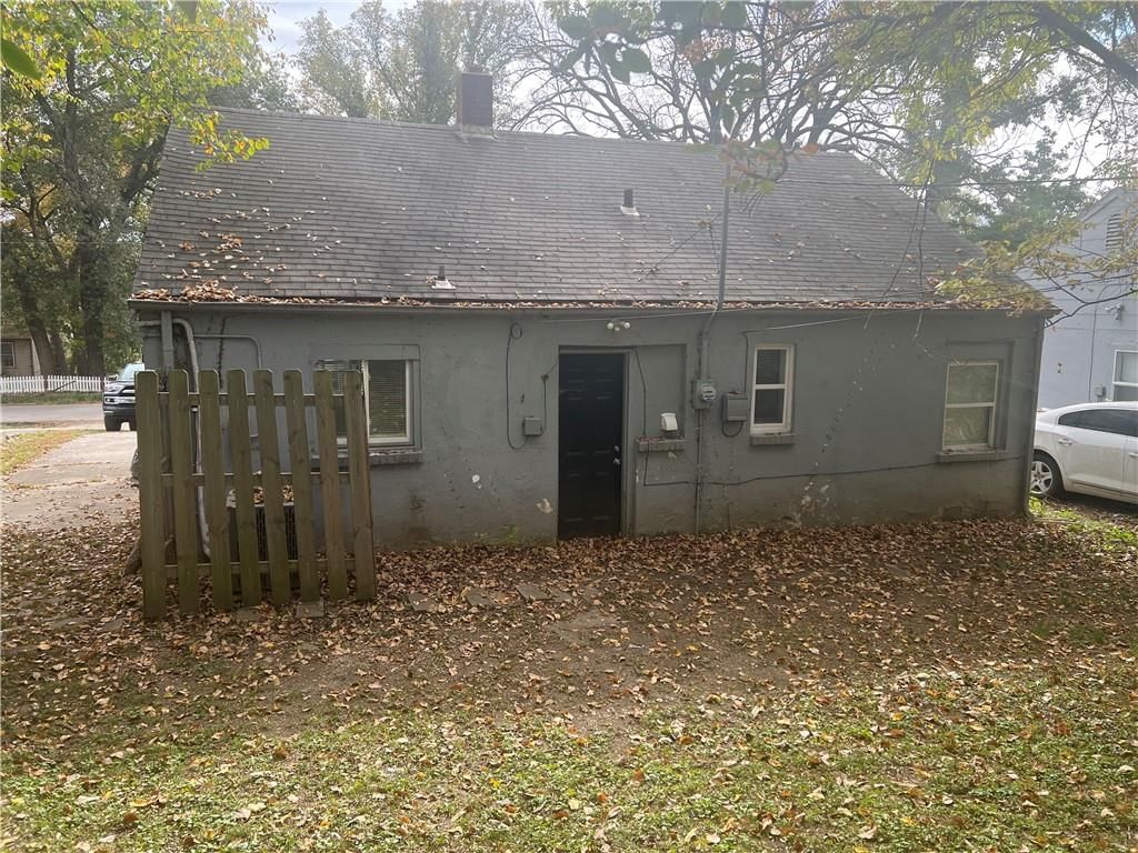 Photo 4 of 20 - 1836 E 77th Street, Kansas City, MO 64132