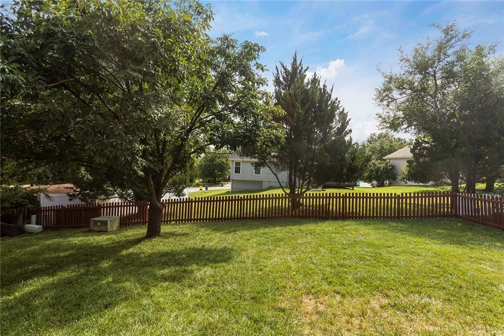 1533 Canterbury Lane — photo 38