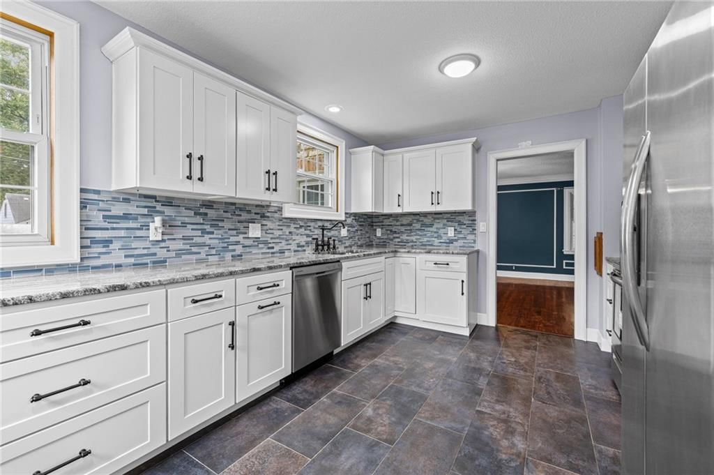429 N Van Brunt Boulevard — photo 5
