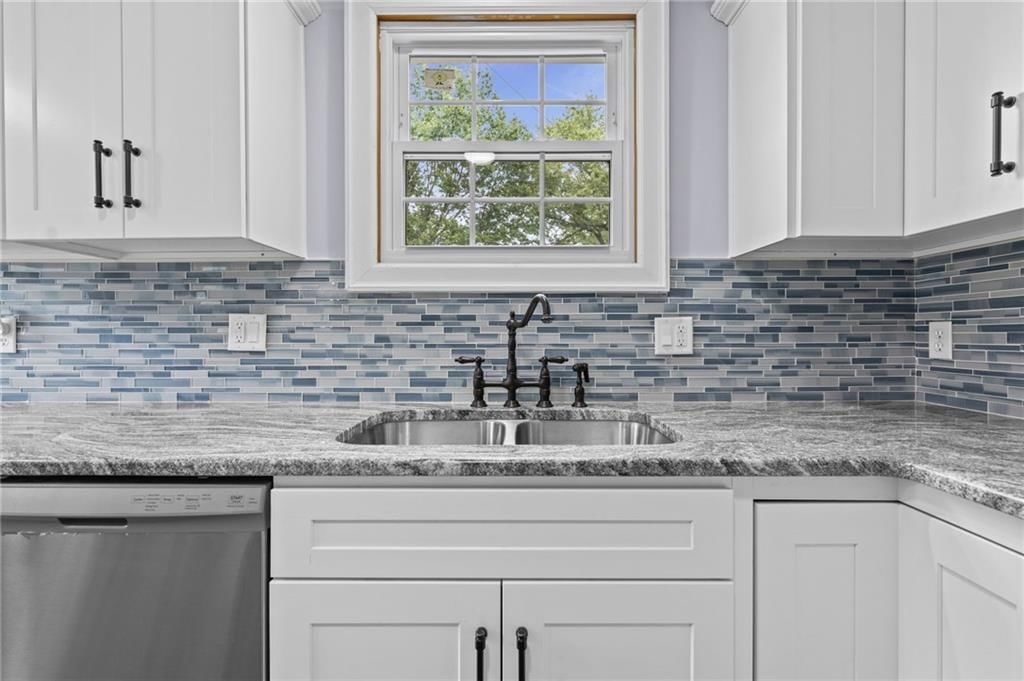 429 N Van Brunt Boulevard — photo 6