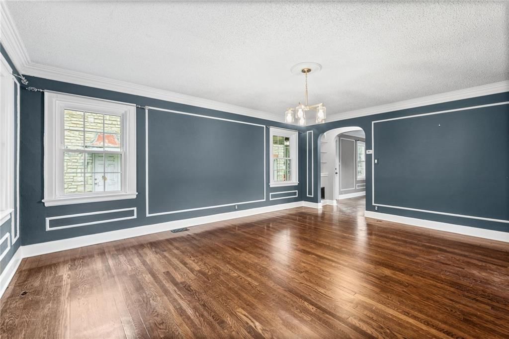 429 N Van Brunt Boulevard — photo 11