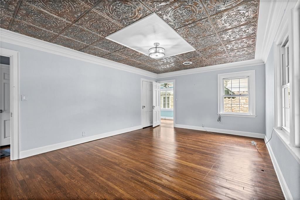 429 N Van Brunt Boulevard — photo 18